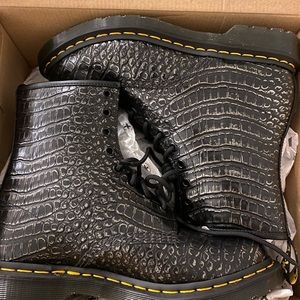 Dr. Martens 1460 Gunmetal croc Emboss
